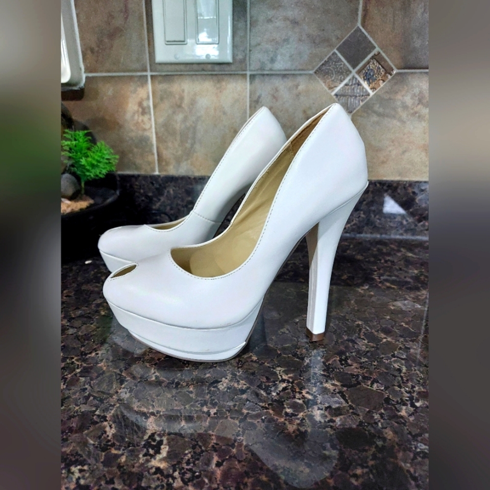 Brand New women's heels size 6